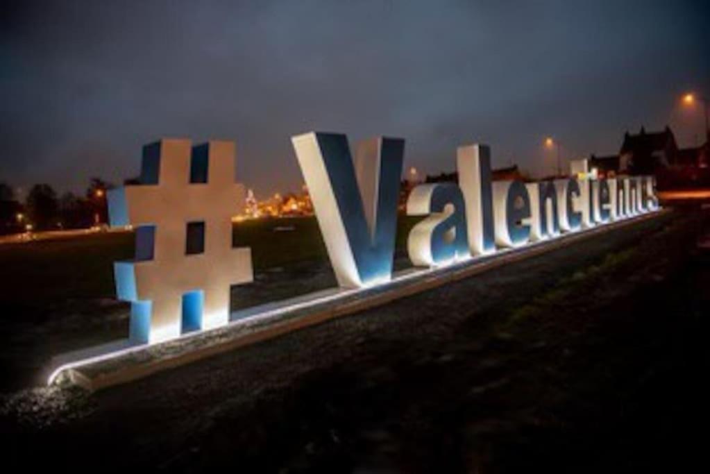 Апартаменти La Valencianne Валансьєнн Екстер'єр фото